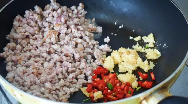 好好吃 好美味 好下飯的 打拋豬作法也真的好簡單喔!