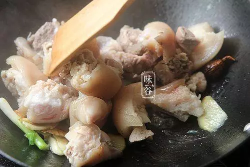 燜豬手(招財就手)的做法
