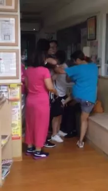 海K「奔喪醫生」架脖逼道歉!護士衣服全被扯下 女病患一個打兩個吼:管你死幾人!