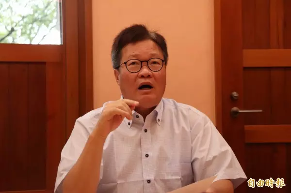 颱風假不同調 林右昌講決策過程 新北反嗆:政治廢話