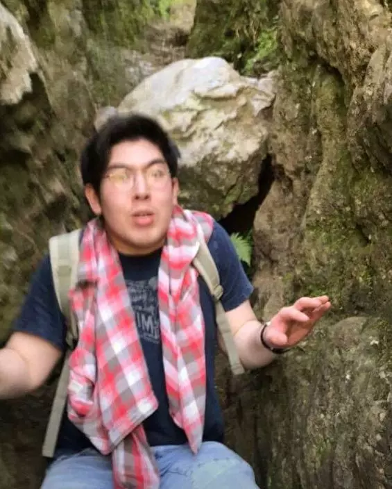 【遺傳到餅印那樣!】黃秋私生子表演欲超強, 搞怪性格擺出超Crazy的樣子!(內有多圖)