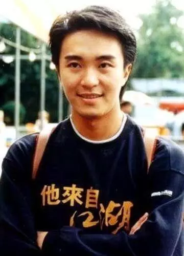 梁朝偉和周星馳對比,這差距真大!網友:原來他們在一起這麼歡樂~