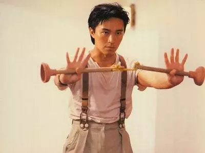 梁朝偉和周星馳對比,這差距真大!網友:原來他們在一起這麼歡樂~