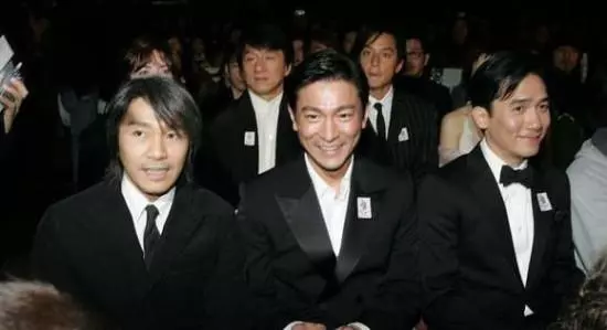梁朝偉和周星馳對比,這差距真大!網友:原來他們在一起這麼歡樂~
