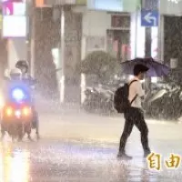 在颱風天搞政治追殺 她酸馬英九一點都不外行