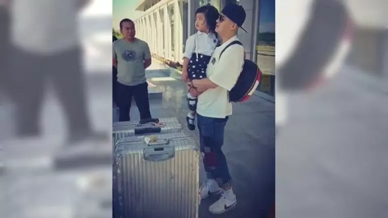 【Jasper真的回來了!】《爸爸去哪兒6》錄影畫面曝光!陳小春緊抱Jasper現身拍攝現場!