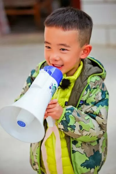 【Jasper真的回來了!】《爸爸去哪兒6》錄影畫面曝光!陳小春緊抱Jasper現身拍攝現場!