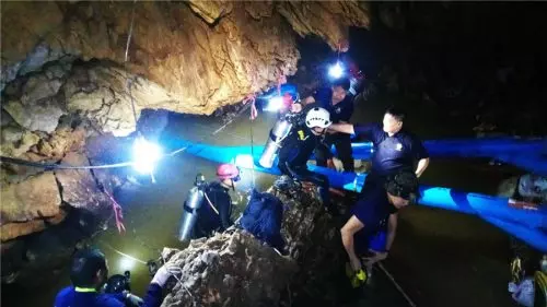 【不通人情也要採訪!】泰國13人被困洞穴經歷,將拍成好萊塢電影!官方透露:有大咖演出