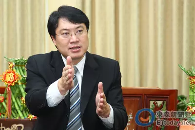 堅持不放颱風假!基隆市長揭「雙北不同調原因」,致電柯文哲「還原放假決策」:其實很錯愕!