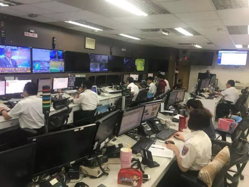 台南地牛翻身 水塔掉落貨架傾倒 民眾受到驚恐