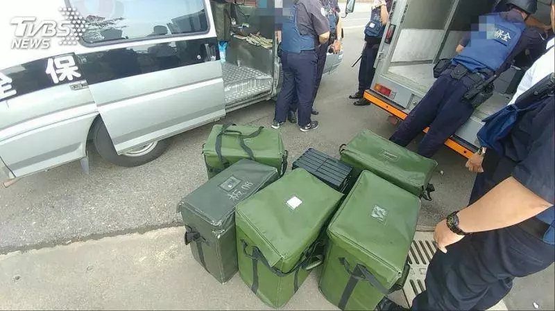 運鈔車過彎翻覆…內載4千萬現金 警一問驚呆戒護