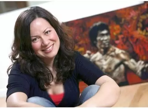 李小龍女兒現身破身亡謠言,已經是女強人,正在籌拍李小龍傳記!