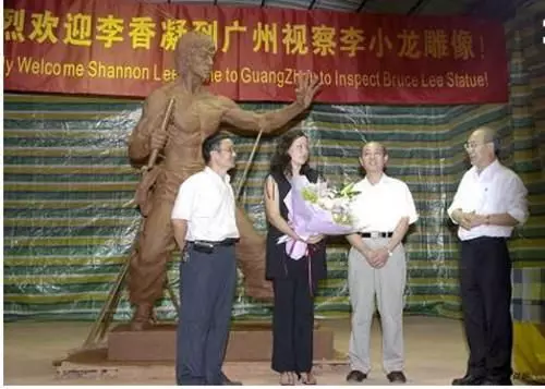 李小龍女兒現身破身亡謠言,已經是女強人,正在籌拍李小龍傳記!