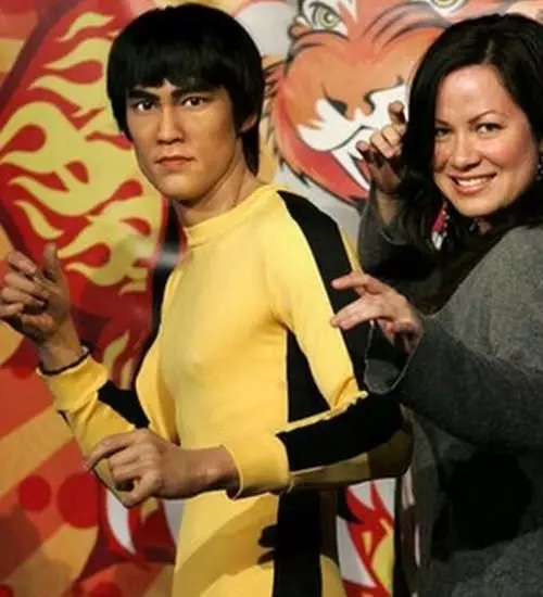 李小龍女兒現身破身亡謠言,已經是女強人,正在籌拍李小龍傳記!