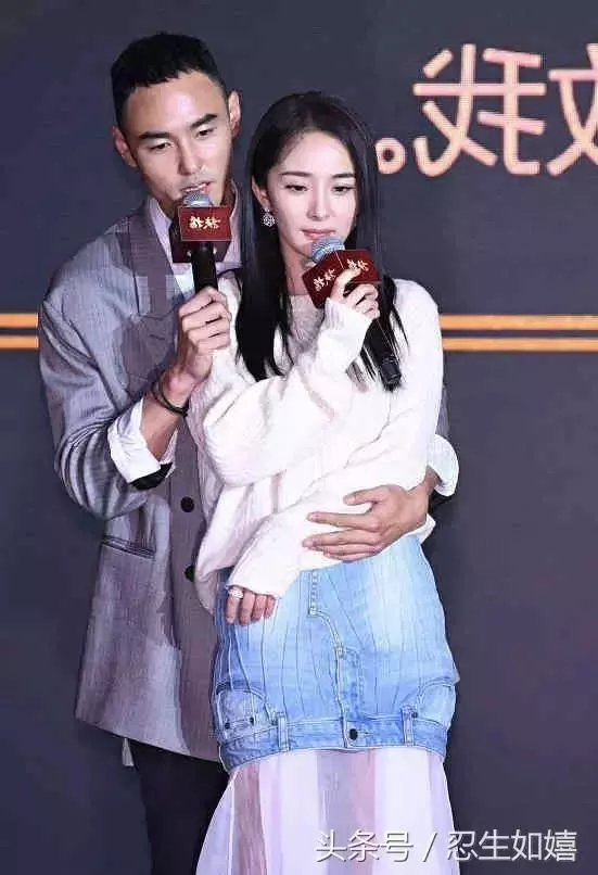 楊冪出席發布會,和人摟摟抱抱,裙子引爭議,劉愷威:早點回家!