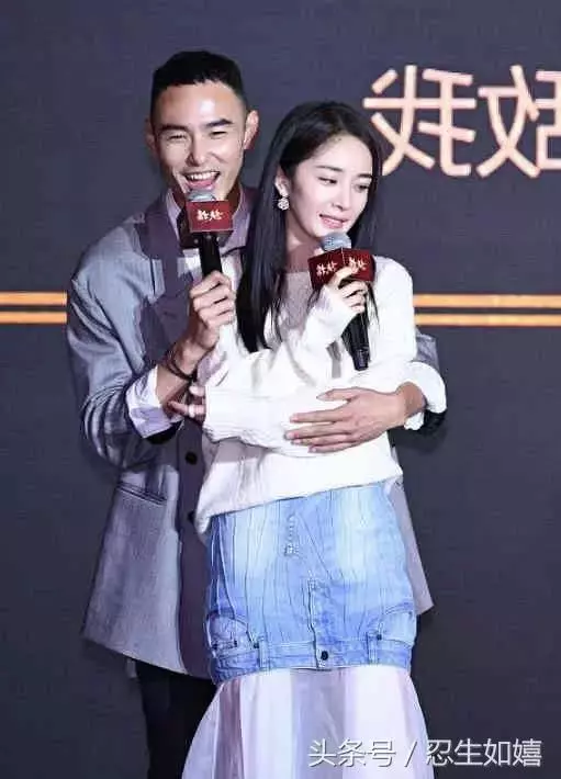 楊冪出席發布會,和人摟摟抱抱,裙子引爭議,劉愷威:早點回家!