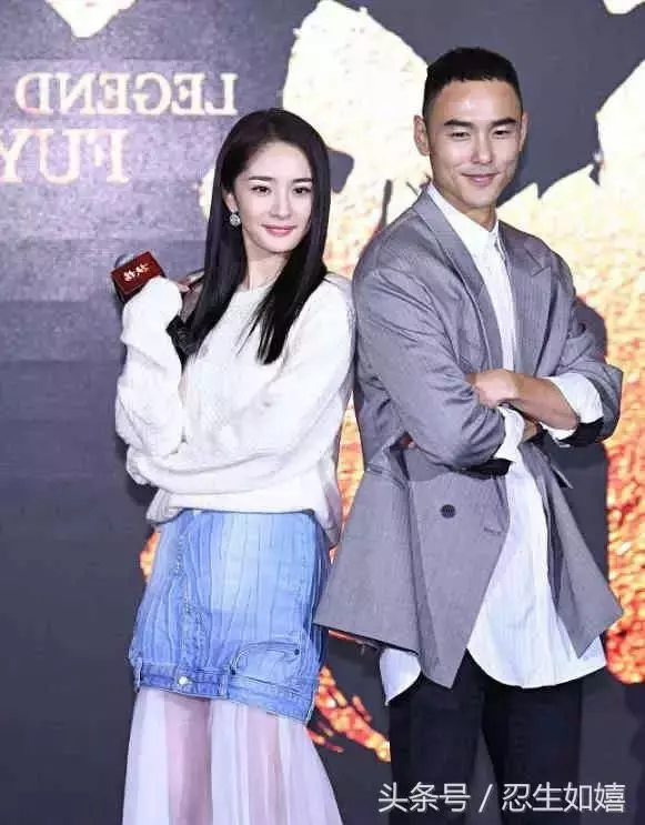 楊冪出席發布會,和人摟摟抱抱,裙子引爭議,劉愷威:早點回家!