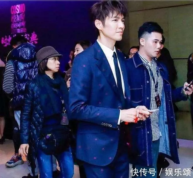 看完43歲的鐘漢良,再看47歲的吳奇隆,網友:4歲的差距真大!