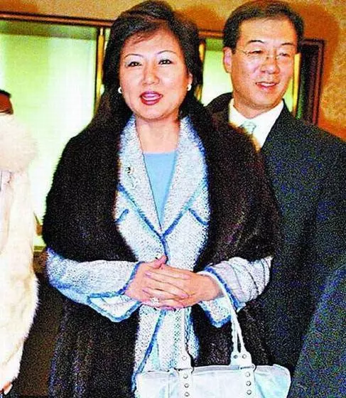 看看賈靜雯的前任婆婆,再看看現任婆婆,只能說賈靜雯離對了!網友:甜蜜呀!