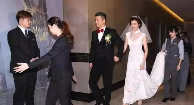 看看賈靜雯的前任婆婆,再看看現任婆婆,只能說賈靜雯離對了!網友:甜蜜呀!