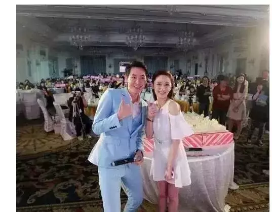39歲陳喬恩深夜發博公布戀情! 連杜淳都點贊祝福! 網友: 祝福!