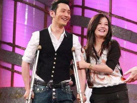 黃曉明喜歡趙薇10年,最後卻娶了楊穎,黃媽媽一席話說出原因!