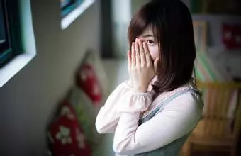 女兒19歲時未婚生子叫我幫她養,5年後我牽著孩子毀了她的婚禮