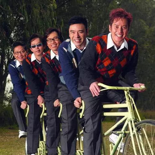 鍾鎮濤和譚詠麟對比,差距真大,網友:晚走幾步,幾十年都追不上!