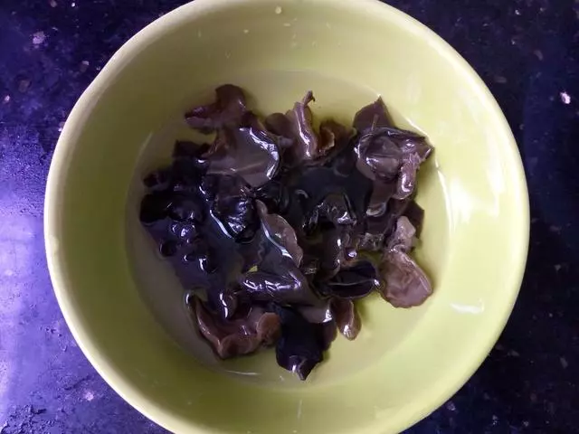 我用8種材料燉了一碗湯,連肉也不用加,鮮汁四爆,兒子喝了好多