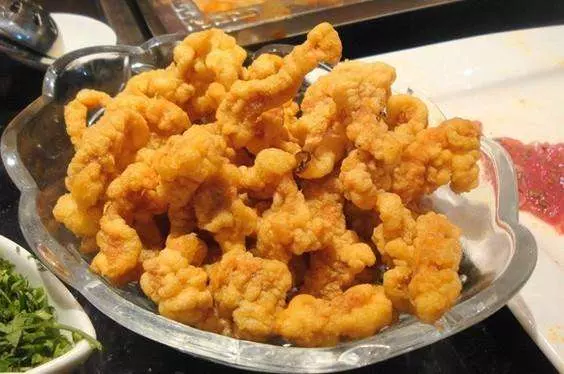 炸酥肉,香酥脆有嚼勁,保證你才了停不了嘴!小朋友兩下搶光光!!!