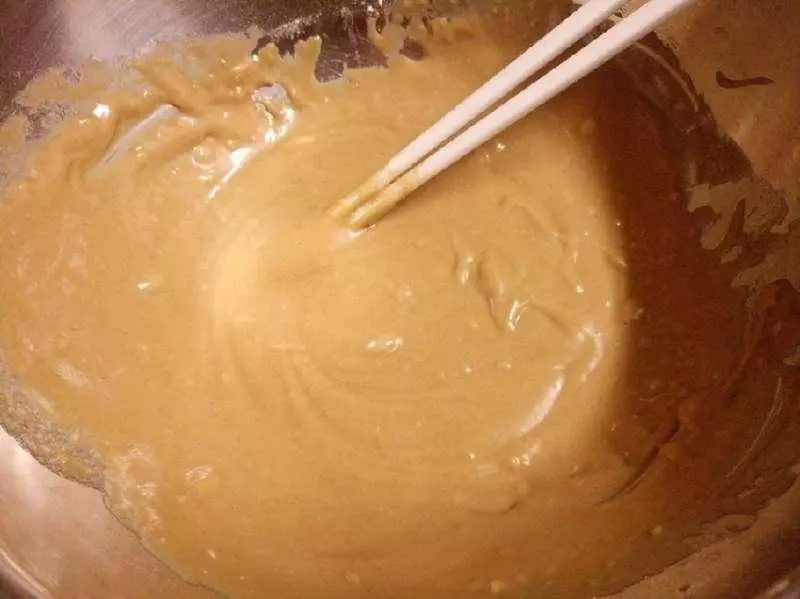 醃制炸雞時,只需加上一物,炸出來的雞肉又酥又脆比KFC還要好吃!趕緊學起來!!