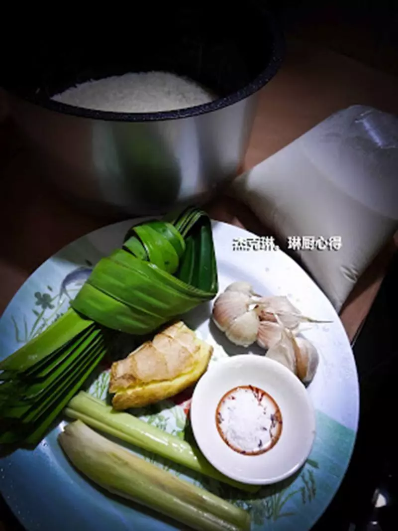 【最完整的Nasi Lemak食譜】學會動手做椰漿飯!絕對比外頭好!保證你聞了流口水,吃了喊『辣死你媽』~ -