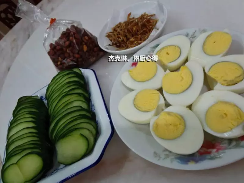 【最完整的Nasi Lemak食譜】學會動手做椰漿飯!絕對比外頭好!保證你聞了流口水,吃了喊『辣死你媽』~ -