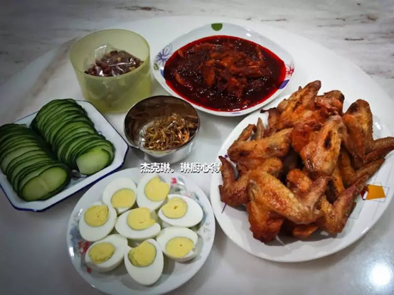 【最完整的Nasi Lemak食譜】學會動手做椰漿飯!絕對比外頭好!保證你聞了流口水,吃了喊『辣死你媽』~ -