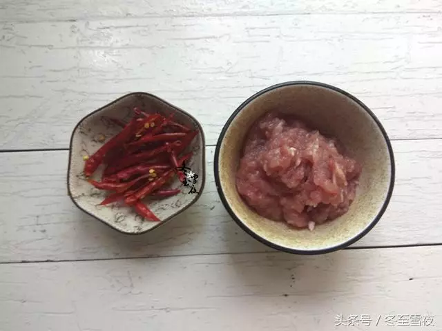 把包菜和這兩種食材一起炒,天天吃都不膩,比手撕包菜還香