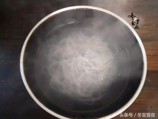 把包菜和這兩種食材一起炒,天天吃都不膩,比手撕包菜還香