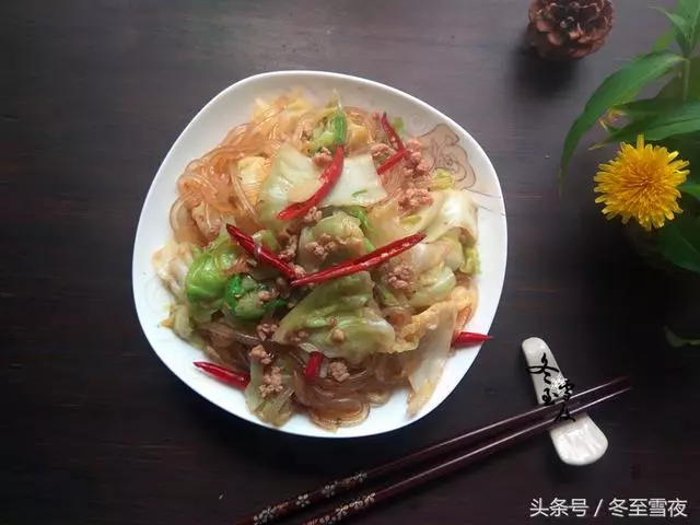 把包菜和這兩種食材一起炒,天天吃都不膩,比手撕包菜還香
