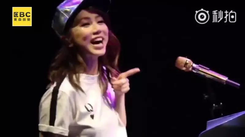 我好害怕!!!鄧紫棋開唱遭偷襲!急向歌迷求喊「有沒有人可以救我」!