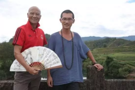 57歲武術演員計春華逝世,44天前曾與友人合影,笑容很燦爛!