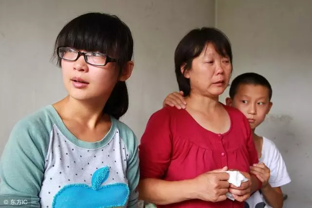 媽媽,房子既然都是我弟弟的,現在我也出不起給你看病的錢