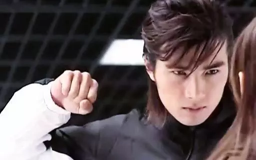 他27歲靠一部劇爆紅台灣,與言承旭齊名,如今淪落到給楊冪演配角!