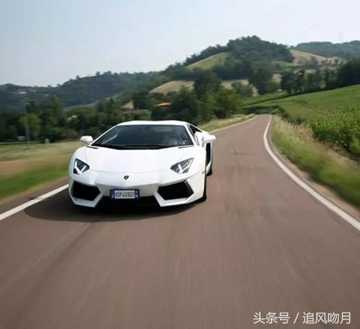 家裡來了個陌生人,長跪在父親病床前,留下100萬開豪車離去