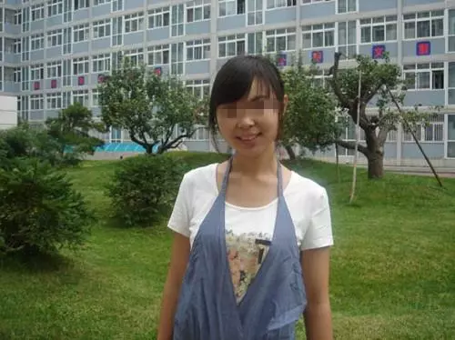 接女兒放假,媽媽怕女兒被嘲笑說自己是保姆,女兒的做法讓人動容