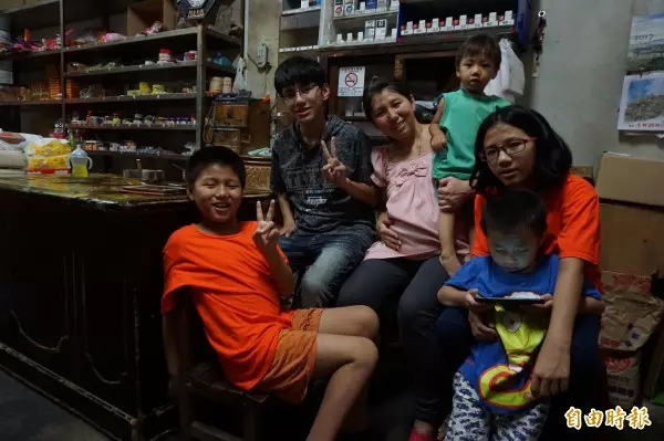 太強了!38歲媽媽將生第8子 湊成十全十美美滿家庭