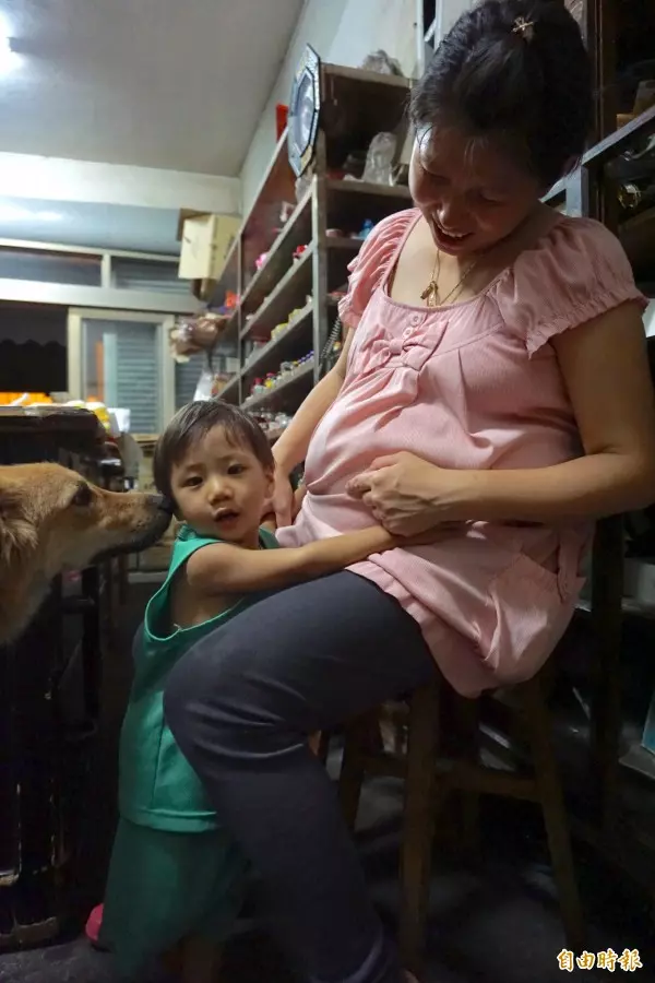 太強了!38歲媽媽將生第8子 湊成十全十美美滿家庭