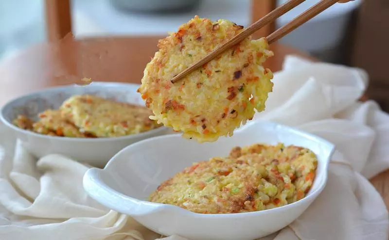 剩米飯別再炒了! 教你做【雞蛋米飯煎餅】❤ 這樣做比炒飯好吃一萬倍~