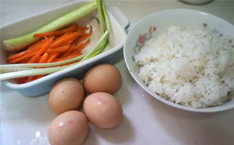 剩米飯別再炒了! 教你做【雞蛋米飯煎餅】❤ 這樣做比炒飯好吃一萬倍~