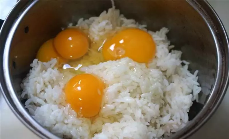 剩米飯別再炒了! 教你做【雞蛋米飯煎餅】❤ 這樣做比炒飯好吃一萬倍~