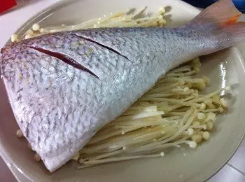 金針菇蒸魚,簡單快手,非常鮮甜下飯哦!!