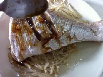 金針菇蒸魚,簡單快手,非常鮮甜下飯哦!!